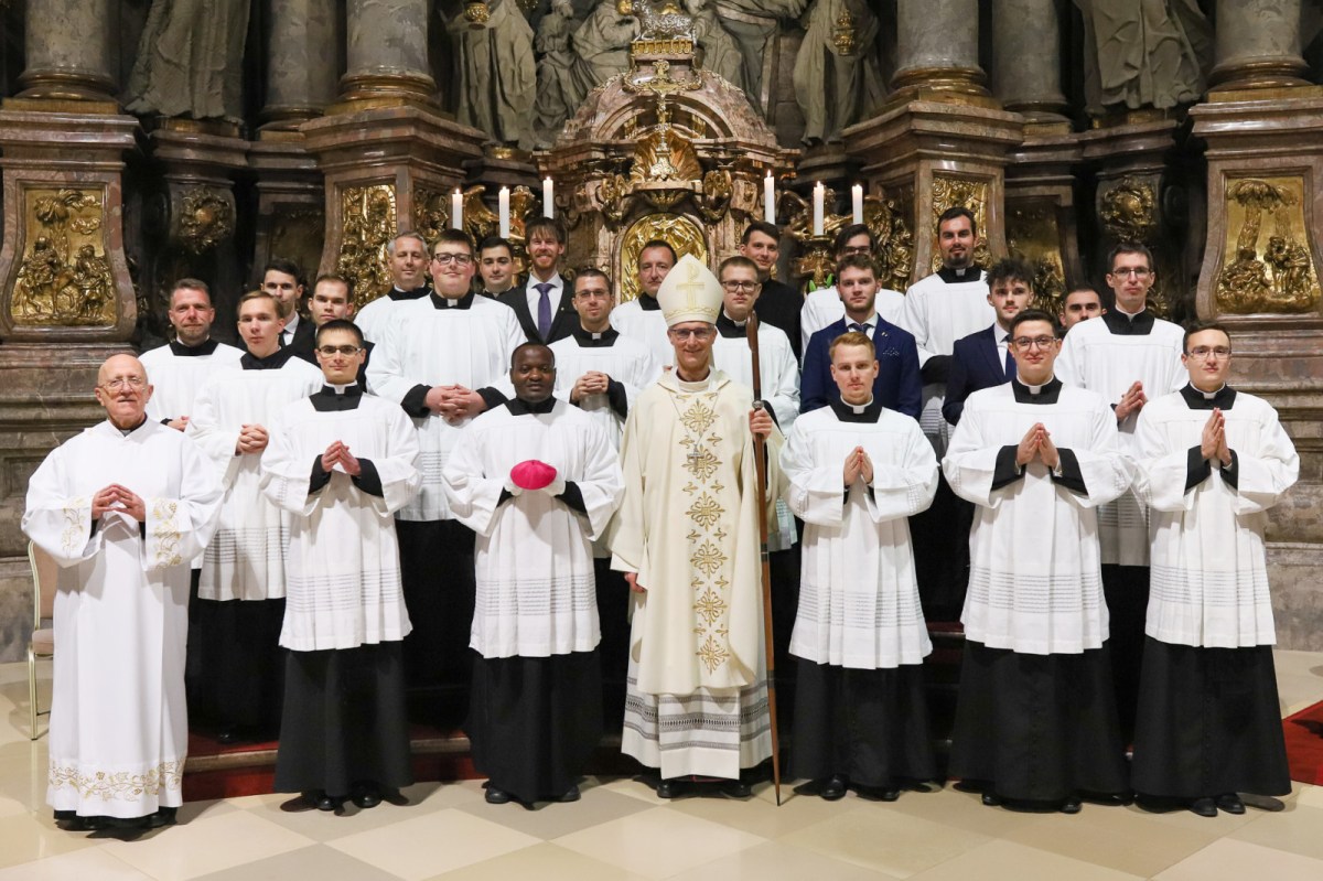 Beöltözést, lektor és akolitus avatást ünnepeltünk.